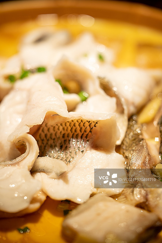 广东省特色传统名菜之一清蒸鲈鱼图片素材