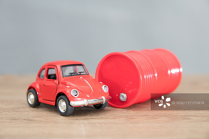 汽车和石油桶模型图片素材