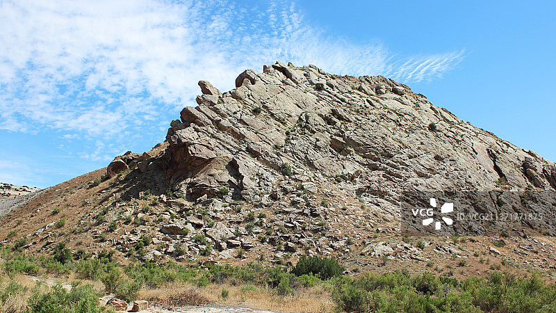 “猪背”，低角度的岩层对着天空，詹森，犹他州，美国图片素材