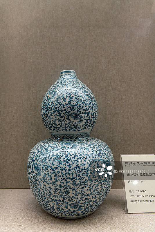 中国古代瓷器，清，青花双勾花草纹葫芦图片素材