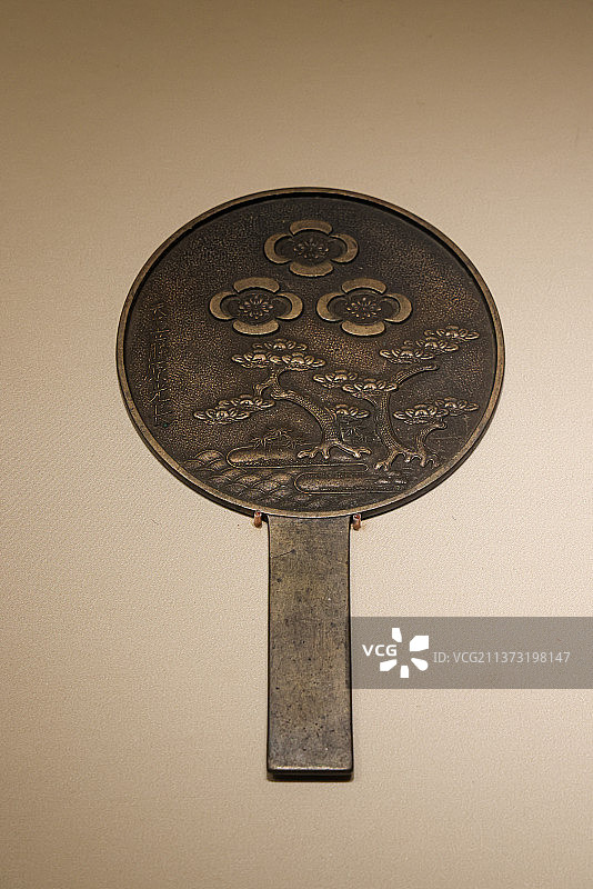 古董文物：日本江户时代（1603-1868） 有柄铜镜图片素材