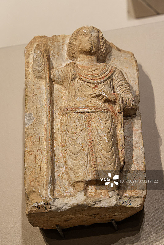 叙利亚大马士革国家博物馆：长方形人物石雕像（公元200年）图片素材