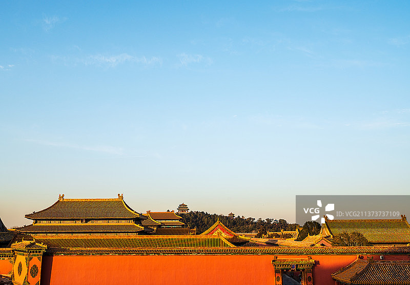 阳光下北京故宫宫殿建筑图片素材