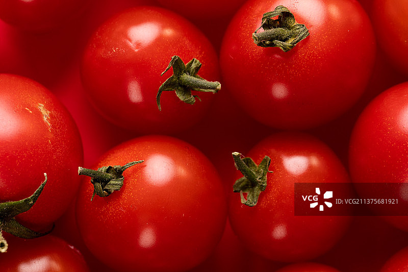 新鲜红番茄堆的特写全帧镜头图片素材