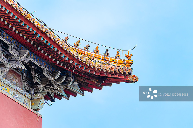 中国古代建筑拍摄主题，屋檐上的各种神兽雕塑，户外白昼无人图像摄影图片素材