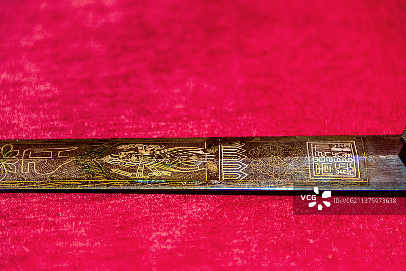 中国国家博物馆馆藏清乾隆点金银丝鸳鸯剑图片素材