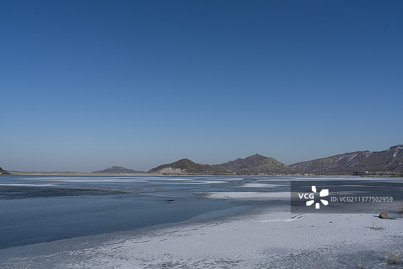 河北龙门水库 冰雪覆盖的湖面图片素材
