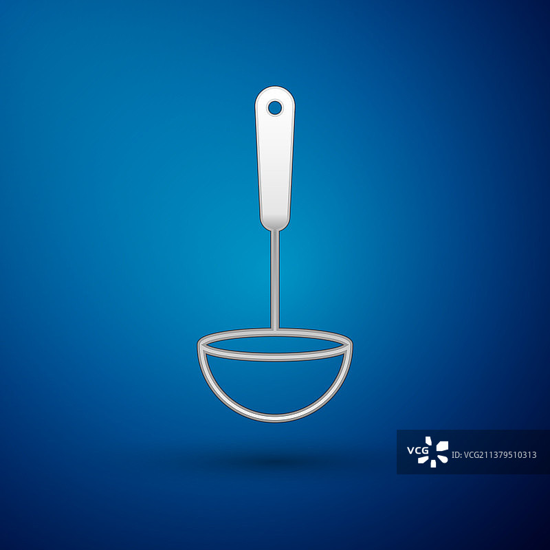 银色厨房勺子图标孤立在蓝色图片素材