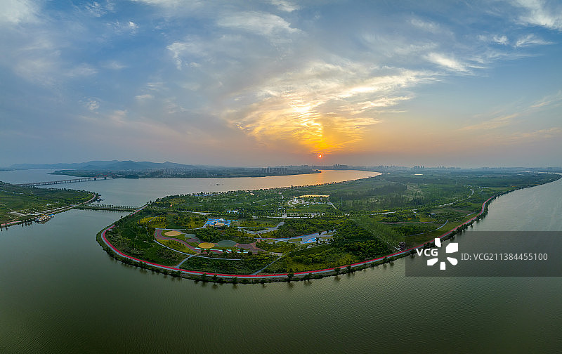 航拍襄阳汉江鱼梁洲中央生态公园自然风景城市风光图片素材