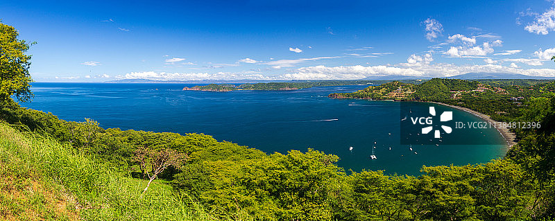 风景优美的大海映衬着蓝天，普拉亚赫莫萨，哥斯达黎加图片素材