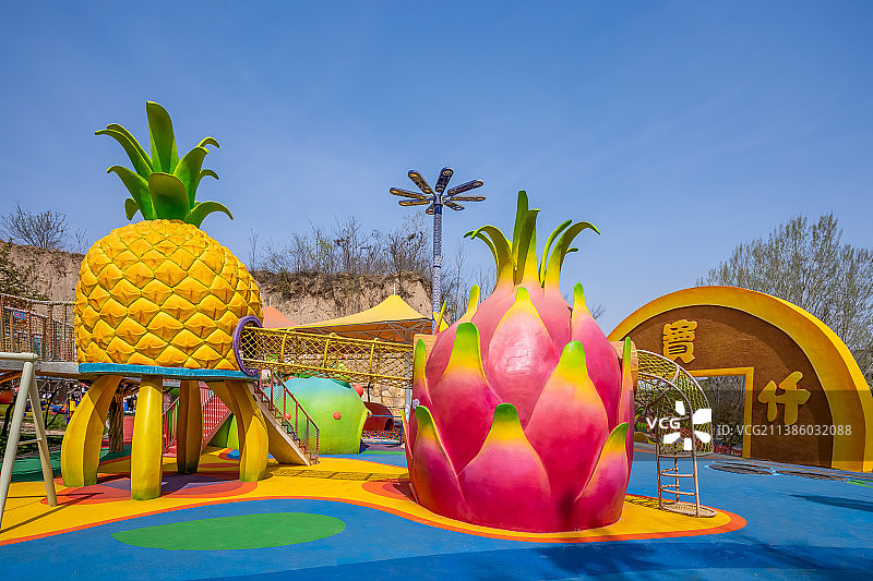 户外卡通水果造型儿童游乐场图片素材