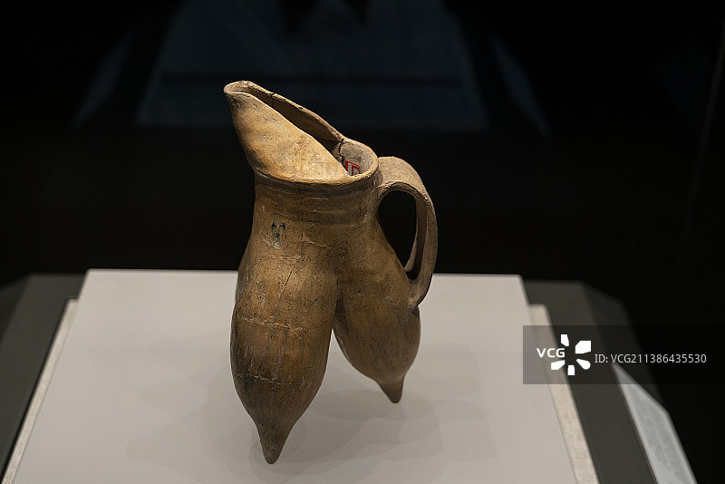 河南博物院新石器时代中原龙山文化白陶鬶图片素材