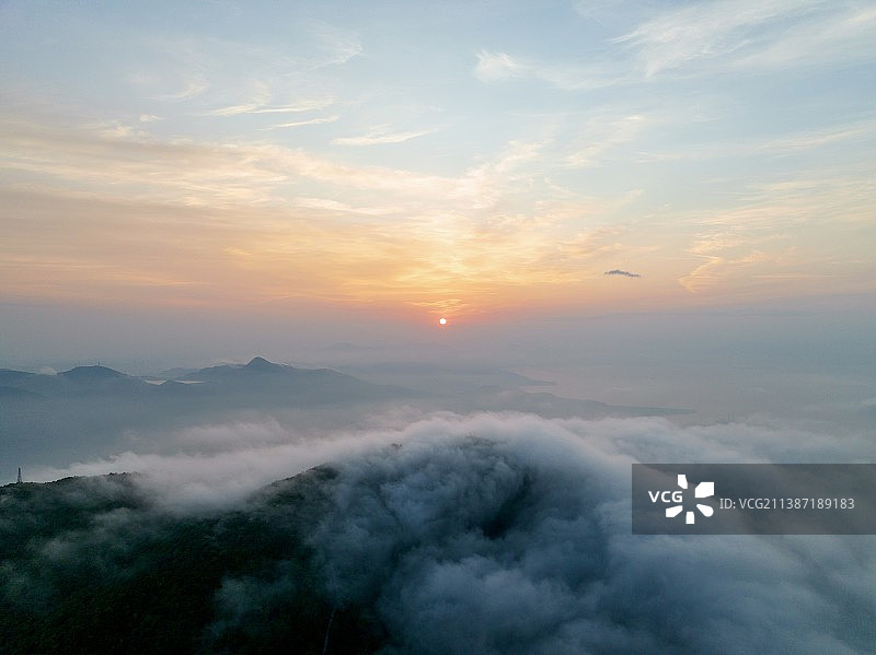 日落时的云景的梧桐山云海图片素材