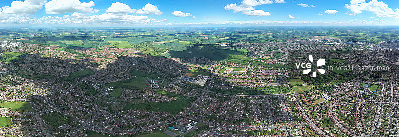 英国小镇上美丽的云全景图片素材