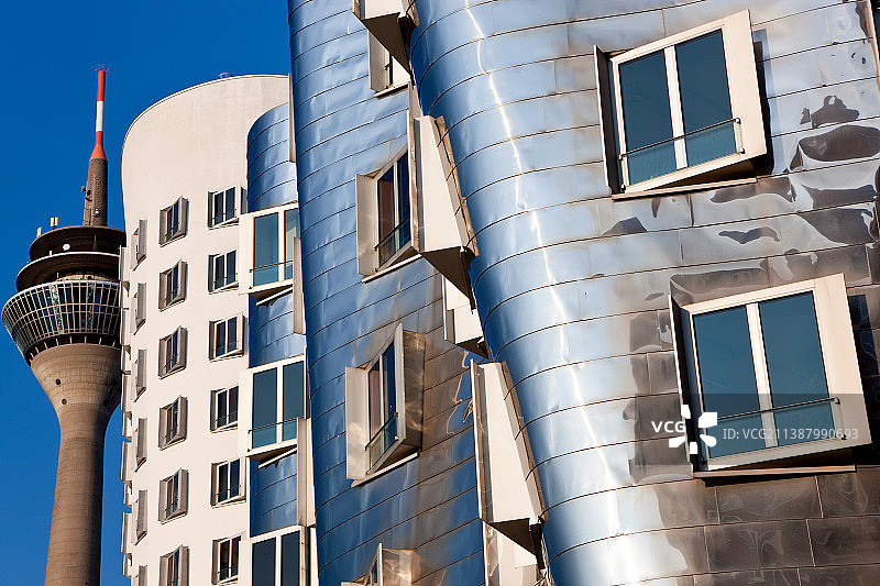 德国杜塞尔多夫，弗兰克·盖里在媒体港设计的Neuer Zollhof建筑，杜塞尔多夫，德国。图片素材