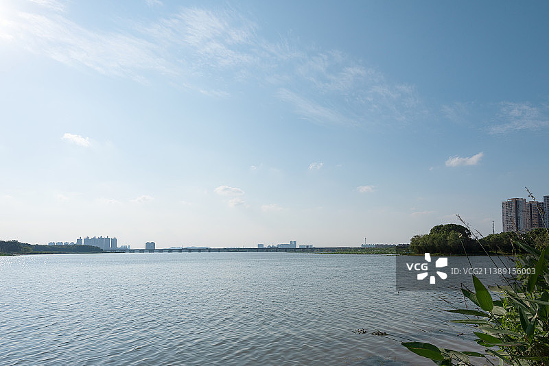 武汉市 城市天际线 逆光 后官湖图片素材