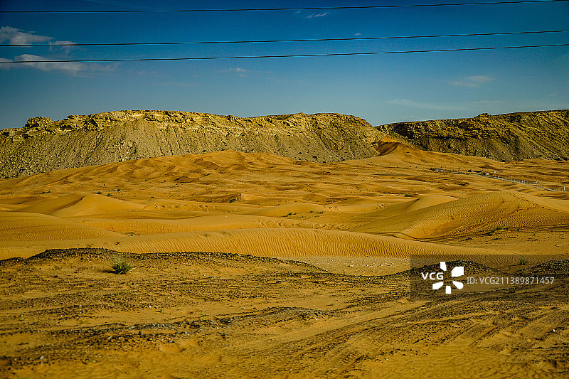 沙漠映衬天空的风景图片素材