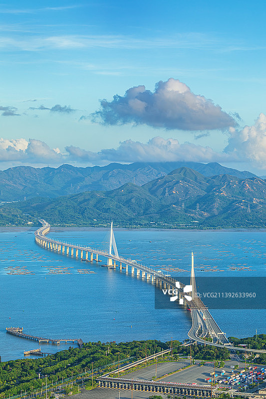深圳湾大桥的蓝天海湾图片素材