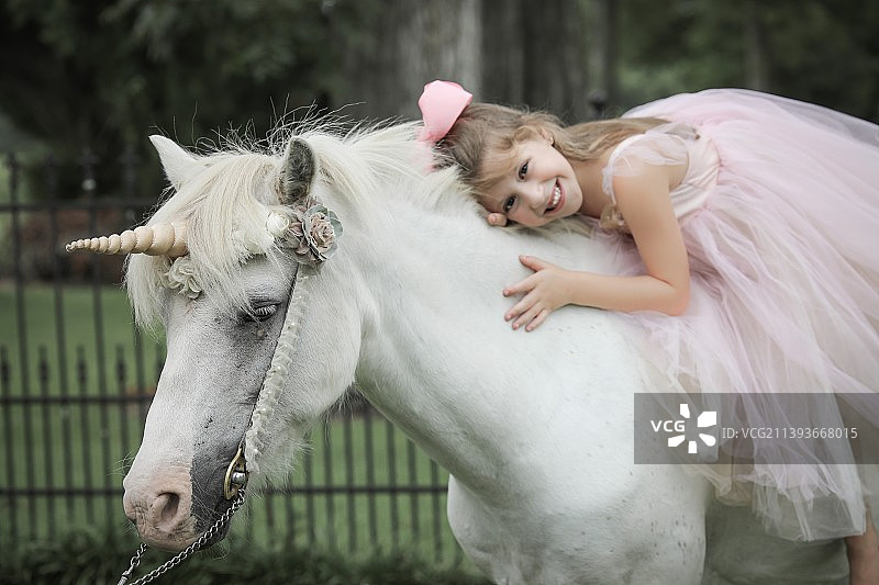 带马的女孩，艾伦港，路易斯安那州，美国图片素材