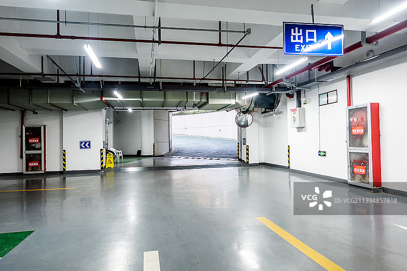 杭州临平体育中心停车场图片素材