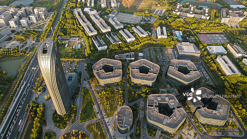 湖北武汉东湖新技术开发区高新科技企业烽火科技大厦建筑规划航拍视角图图片素材
