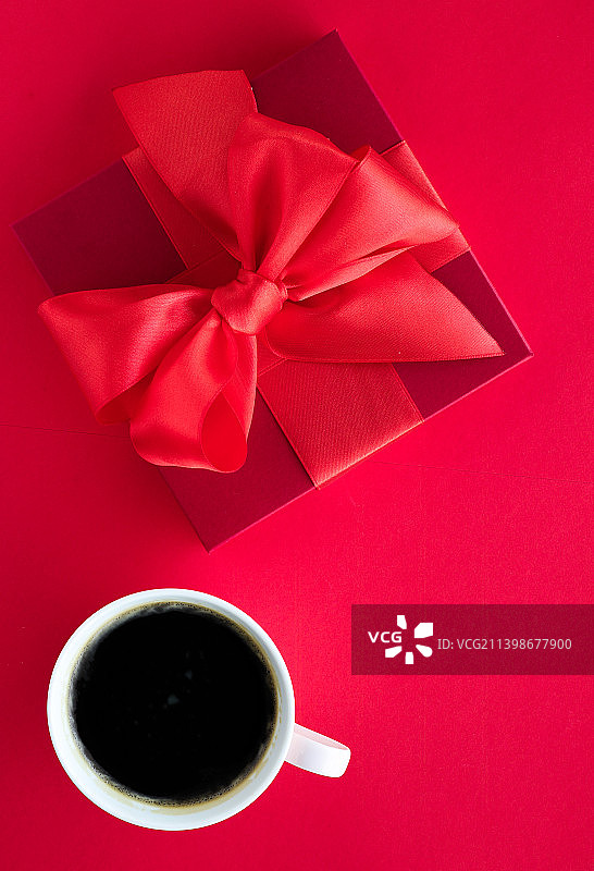 豪华的美容礼盒和红色的咖啡，弗拉莱图片素材