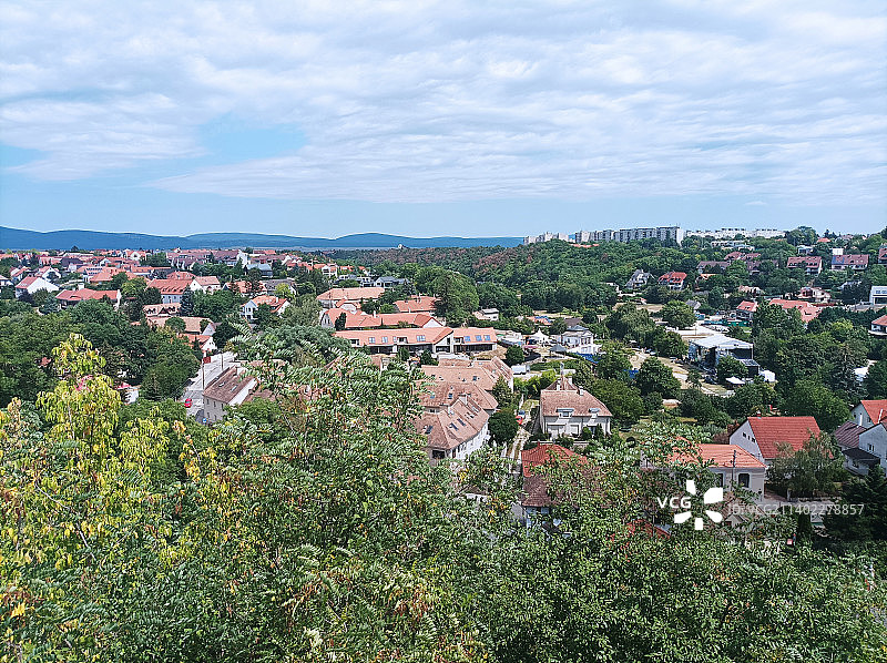高角度的城市景观与天空的对比，匈牙利图片素材