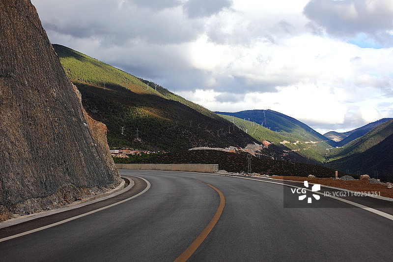 滇藏线峡谷公路图片素材