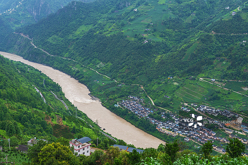 中国怒江傈僳族自治州高原山区和古村落的美景图片素材