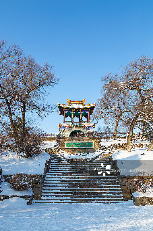 黑龙江省齐齐哈尔市龙沙公园望江楼雪景图片素材