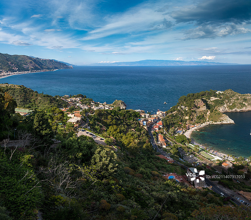 意大利西西里岛陶尔米纳的高角度海景图片素材