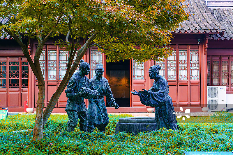 杭州钱王祠的建筑与枫叶图片素材