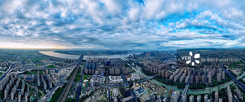 杭州国际金融中心(IFC)和三堡船闸图片素材