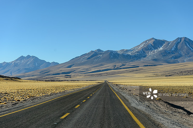 智利高原上的公路图片素材