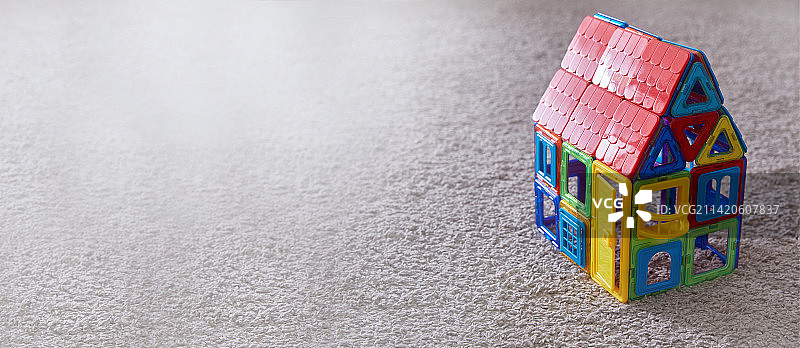 房产磁性构造者地毯财产保险安全概念，俄罗斯图片素材