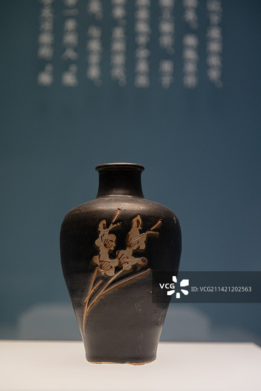 中国国家博物馆 吉州窑黑釉剔刻梅花纹瓶【宋】图片素材