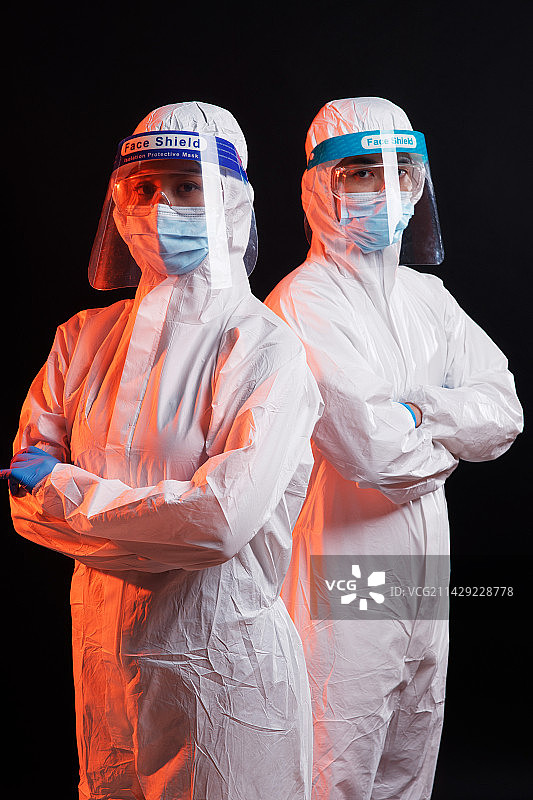 穿防护服的医务工作者图片素材
