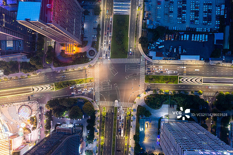 俯瞰城市十字路口夜景图片素材