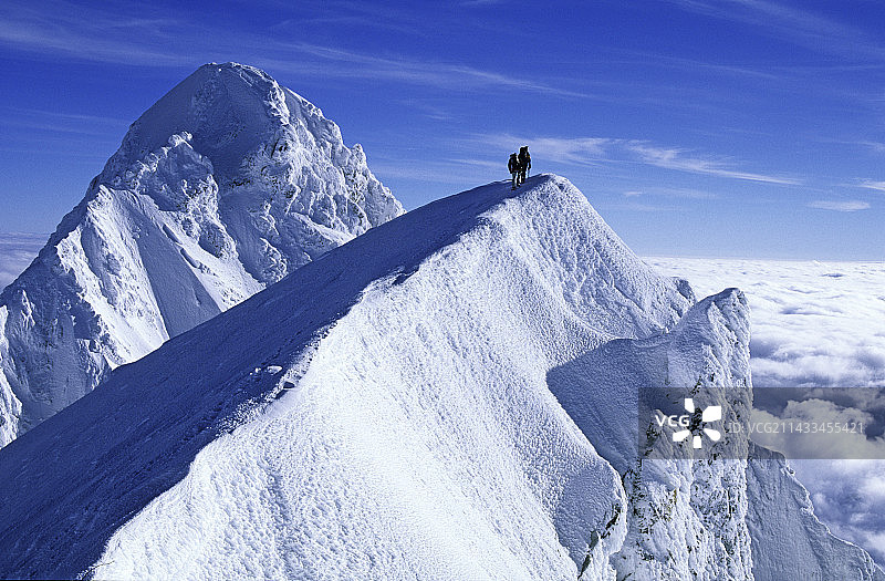 在瑞士阿尔卑斯山登山图片素材