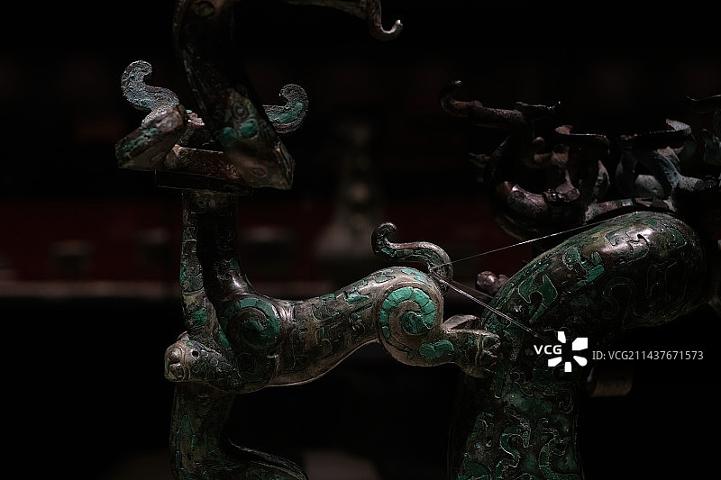 河南博物院藏春秋时期嵌绿松石青铜神兽局部图片素材