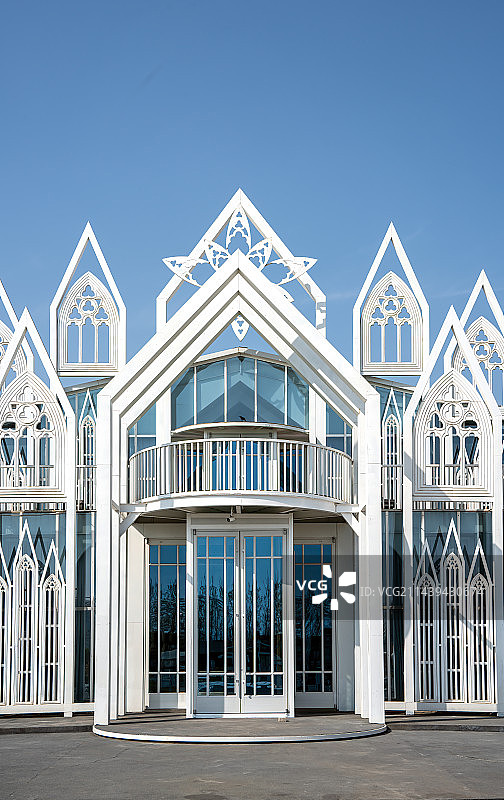 淄博秘境庄园里的白色西式建筑图片素材
