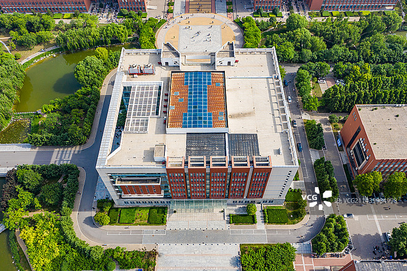 航拍郑州轻工业大学科学校区校园风光 高校图书馆建筑外景图片素材