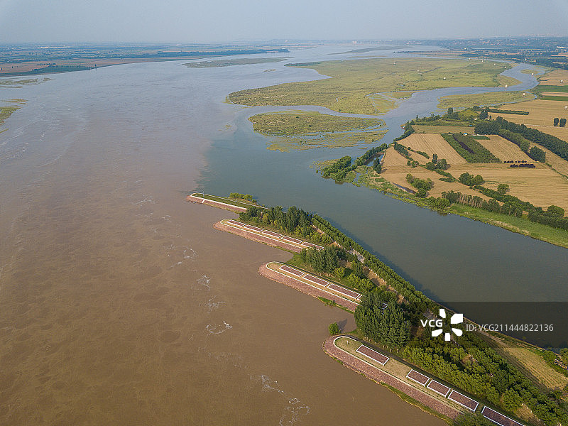 河南省巩义黄河与伊洛河汇流航拍图片素材