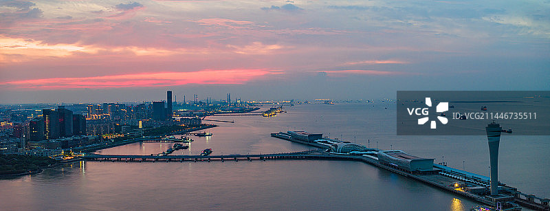 上海吴淞口国际邮轮港港口码头图片素材