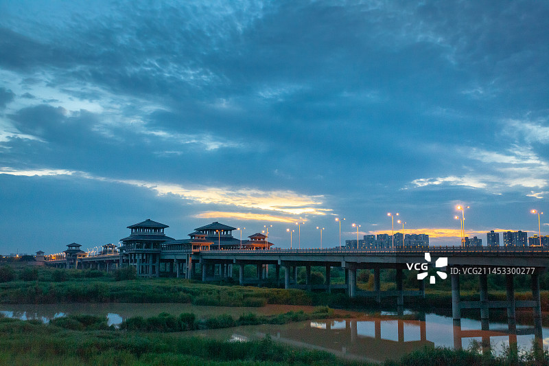 陕西西安灞渭河大桥落日图片素材