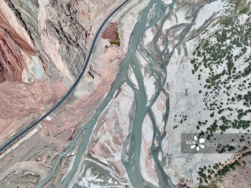 航拍新疆奥依塔克红峡谷图片素材