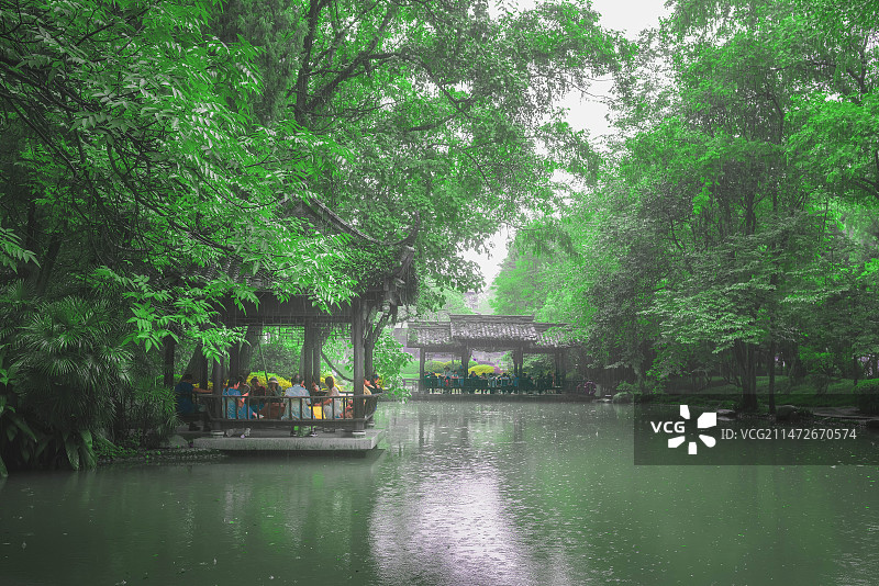 雨中水上公园（拍摄于都江堰景区）图片素材