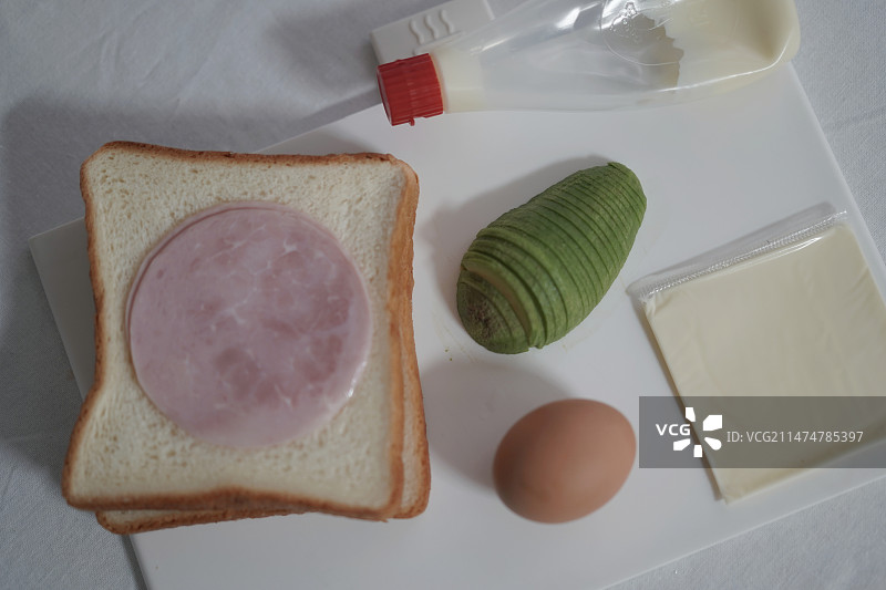 鸡蛋牛油果三明治图片素材