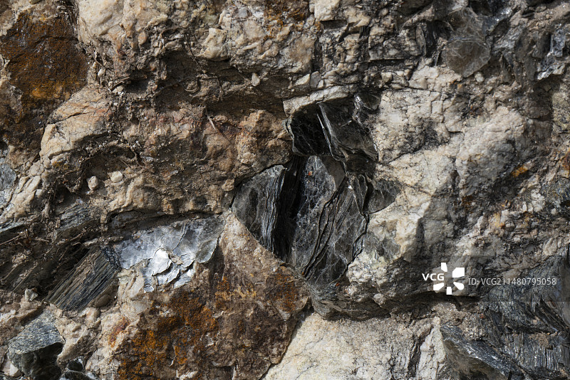 原矿石 石头表面的云母特写 光泽的矿石图片素材