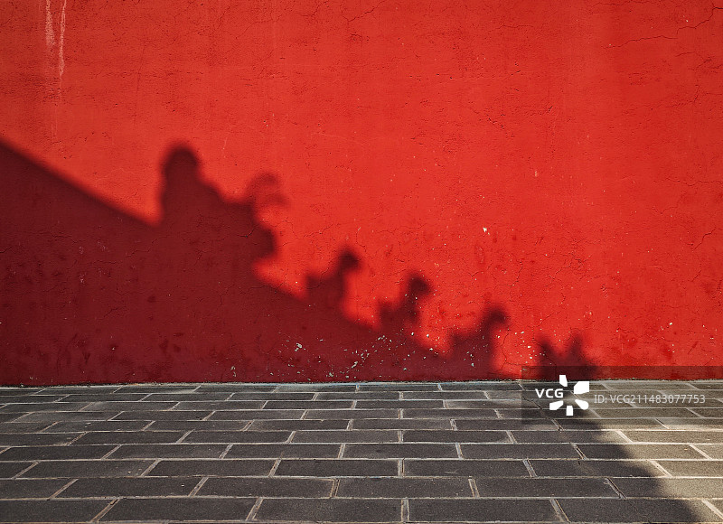 红墙屋脊走兽的影子图片素材